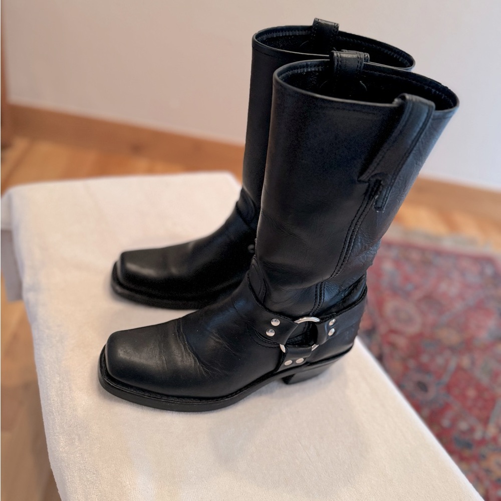 Frye Harness 12R Black Leather Boots